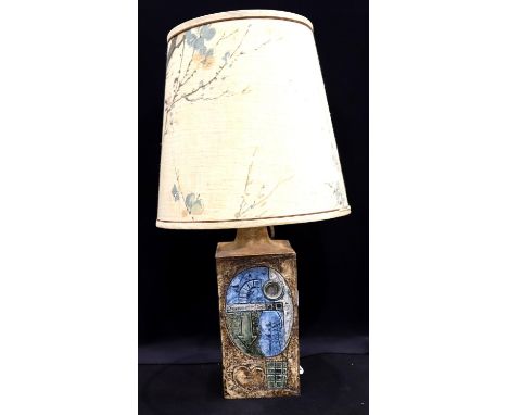 Large Troika lamp by Sue Bladen, H: 24 cm. P&P Group 3 (£25+VAT for the first lot and £5+VAT for subsequent lots)Condition Re