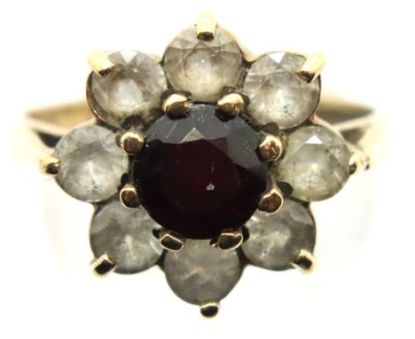 9ct gold garnet and topaz ring, size S, 3.6g. P&amp;P Group 1 (£14+VAT for the first lot and £1+VAT for subsequent lots) 