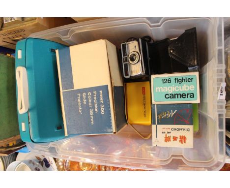 Box of assorted Cameras inc. Prinz 300 Projector, Kodak Duaflex etc 