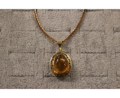 Ladies 9ct Gold Oval Amber set pendant on chain 12.5g total weight 