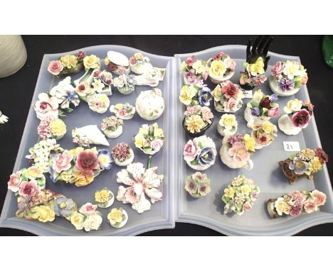 Collection of mixed ceramic flowers. P&amp;P Group 3 (£25+VAT for the first lot and £5+VAT for subsequent lots) 