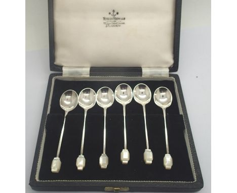 Six silver and mother of pearl spoons, boxed. P&amp;P Group 1 (£14+VAT for the first lot and £1+VAT for subsequent lots) 