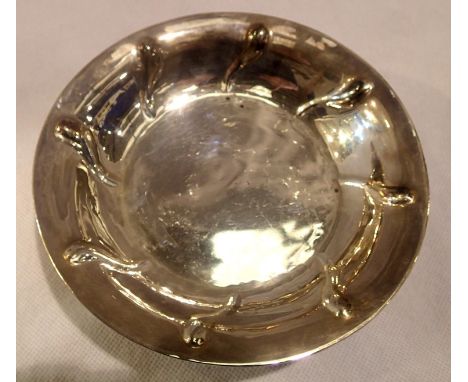 Silver hallmarked footed dish, D: 14 cm, 164g, could benefit from a clean, minor surface markings. P&amp;P Group 1 (£14+VAT f