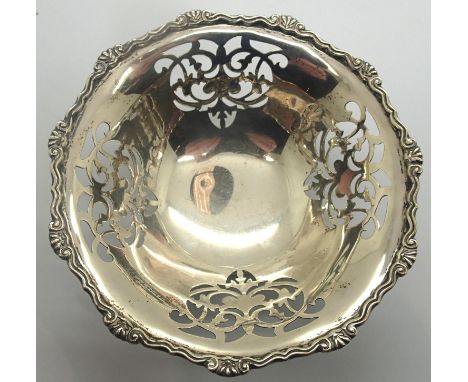 Hallmarked silver pierced bonbon dish by Mappin &amp; Webb, D: 12 cm, 98g. P&amp;P Group 1 (£14+VAT for the first lot and £1+