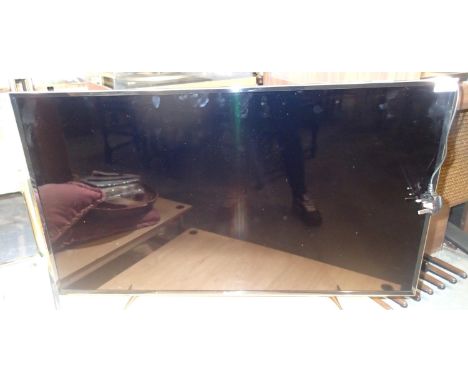 Panasonic TX40DX600D 40 inch 4K smart tv, remote present. remote in office (7325). Not available for in-house P&P, contact Pa