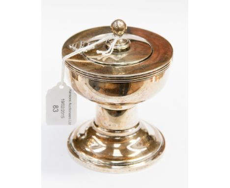 An Edwardian silver pedestal inkwell with ceramic liner, Birmingham, 1913, 8.5 cm high approx 