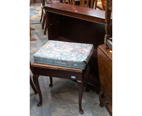 A mahogany effect bookshelf and a piano stool, (2)