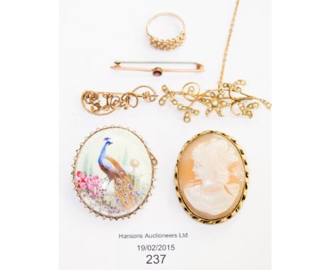 A Victorian 9 ct gold and pearl floral scroll brooch and a 9 ct gold ring, cameo brooch and a porcelain brooch painted peacoc