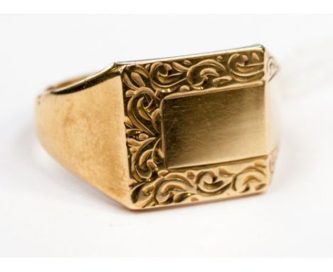 A 9ct gold gents signet ring, 8g