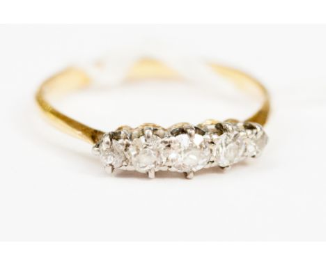 A Victorian graduated five stone diamond ring, size Q 