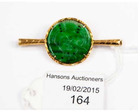A Chinese gold and jade brooch, stamped 50%, approx 12k, 5.3g