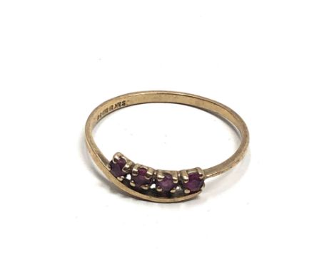 9ct gold four stone ruby ring (1g)