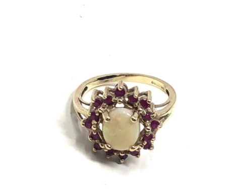 9ct gold opal &amp; ruby  ring (3.3g)