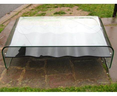 In the manner of Angelo Cortesi - Greenapple 'Ripple' 12 mm glass coffee table with curved edges and wavy smoked glass under 