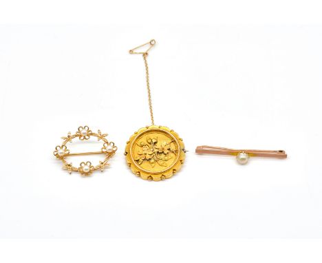 AN ANTIQUE LOCKET BROOCH WITH TWO OTHER PEARL BROOCHES (3)Including, an ornate locket brooch, decorated with flowers, gross w