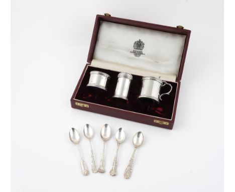 A SILVER THREE PIECE CONDIMENT SET AND FURTHER ITEMS (21)The three piece condiment set Birmingham 1986, also five differing T