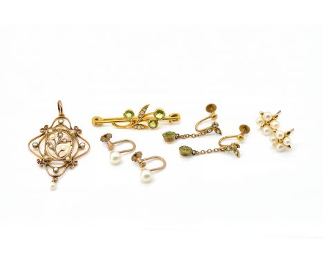 A COLLECTION OF MOSTLY EDWARDIAN JEWELLERY (5)Comprising of a peridot and seed pearl bar brooch, with matching drop earrings,