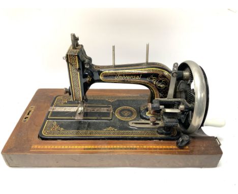 A vintage Universal hand crank sewing machine, part case. (D)