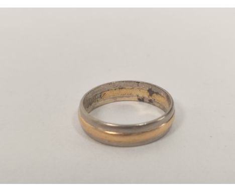 22ct coloured gold ring, size 'K', 3.2g. 