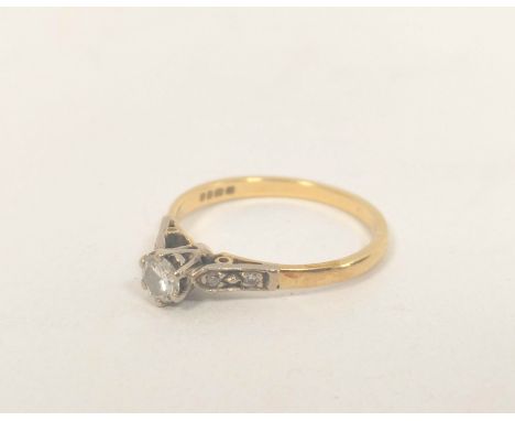 Diamond ring with brilliant and eight cut set shoulders, in gold '18ct', size 'Q', 2.9g.