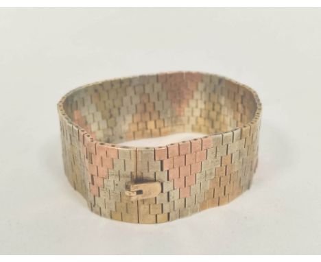 9ct coloured gold flexible bracelet, 25mm wide, 18.7cm usable length, 68g. 