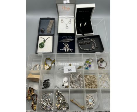 A Collection of costume jewellery and silver jewellery. Includes Jade carved pendant, Silver gate bracelet, Silver and Amethy