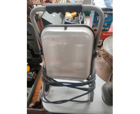 Work light with fitted extension lead 