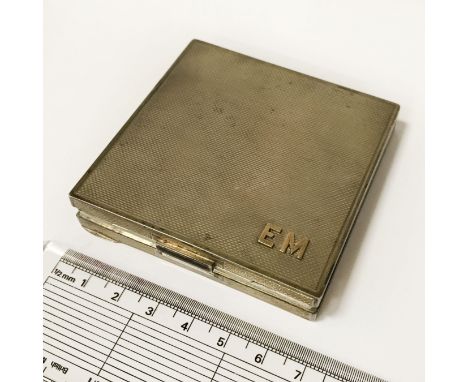 HM SILVER COMPACT - INITIALLED E.M - 7 CMS SQ