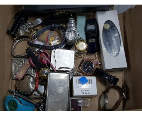LARGE COLLECTION OF VINTAGE WRIST WATCHES AND OTHER ITEMS INCLUDING A RETRO CASIO WRIST WATCH, TIMEX FACE AND ELLESSE WRIST W