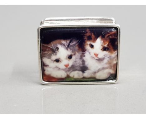 SILVER PILL BOX WITH ENAMEL LID DEPICTING KITTENS 19.7G GROSS