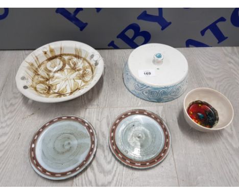 COLLECTABLE POTTERY ITEMS INCLUDES 2 BRIGLIN PLATES AND LAURIE WALSH HOOPLE POTTERY ETC