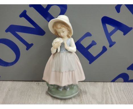 NAO BY LLADRO GIRL PINK DRESS BLUE APRON WITH HAT AND FLOWERS