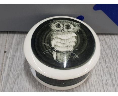 BEAUTIFUL SNOWDONIA POTTERY BEDDGELERT N.WALES TRINKET BOX OF A OWL 7 CM