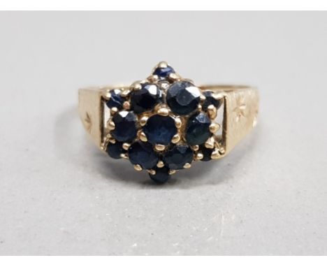 9CT YELLOW GOLD SAPPHIRE FLOWER CLUSTER RING SET IN A CLAW SETTING SET IN A BARK EFFECT SIZE M 2.3G GROSS