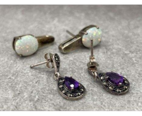 2 SILVER PAIRS OF EARRINGS OPAL AND ANOTHER PURPLE STONE