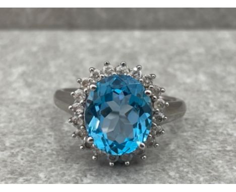 LADIES 9CT WHITE GOLD BLUE TOPAZ AND DIAMOND CLUSTER RING 5.2G SIZE Q1/2