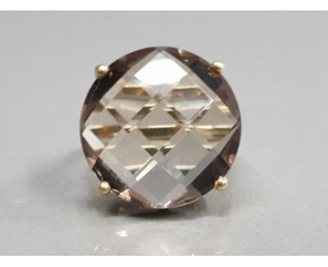 9CT YELLOW GOLD LARGE SMOKEY QUARTZ RING SET IN A FOUR CLAW SETTING SIZE S 7.4G GROSS