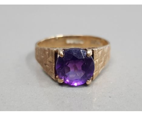 9CT YELLOW GOLD PURPLE STONE RING SET IN FOUR CLAW SETTING SIZE M1/2 2.6G GROSS