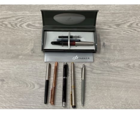 COLLECTION OF VINTAGE PENS TO INCLUDE PARKER ETC