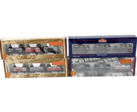 Bachmann OO gauge railway, comprising a fourteen tonne tank wagons "Shell-BP" black (set of three), 37-669, Coal Trader Class