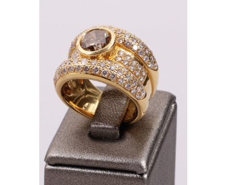 Großer Diamant-Ring, 750er Gelbgold, 2. Hälfte 20.Jh. mit 3,56ct. Diamanten, 3 verlaufende Bänder mit weißen Brillanten (Top 