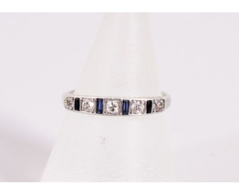 Art Déco Band-Ring, 750er Weißgold, 1. Hälfte 20.Jh. Saphire und Diamanten im Wechsel, RG 52, 2,3g., Tragespuren