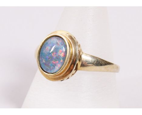 Opal-Herrenring, 375er Gold, Mitte 20.Jh. Opal-Triplette in ovaler Fassung, RG 64, 4,1g., Tragespuren