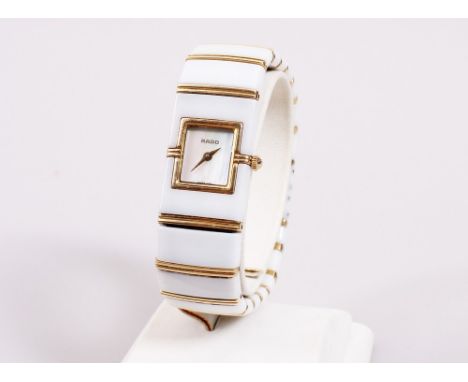 Damenarmbanduhr, Rado, Schweiz, 21.Jh. Modell "Diaqueen", 750er Gelbgold/Keramik u.a., Gehäuse und Band aus weißer Keramik, e