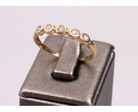 Halbmemory-Ring, 585er Gelbgold, 2. Hälfte 20.Jh. mit 5 Brillanten von zus. ca. 0.16ct., Weiß / H-I, SI-P, RG 60, 2,20g., Tra