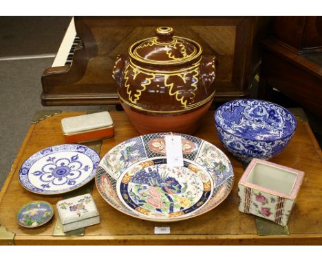 Various ceramic &amp; Oriental items, comprising a modern Imari charger, Wedgwood blue &amp; white plate, small cloisonné dis