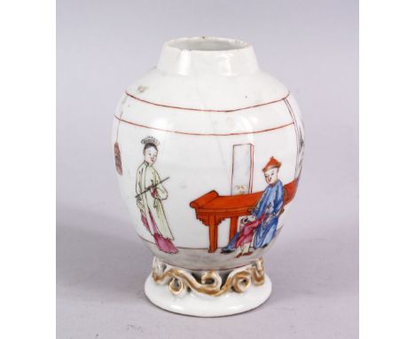 AN 18TH CENTURY CHINESE FAMILLE ROSE PORCELAIN TEA CADDY, decorated with gilt wave border, and figures interior, 10cm