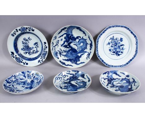 A MIXED LOT OF 18TH / 19TH CENTURY - 6 X CHINESE BLUE &amp; WHITE PORCELAIN PLATES / DISHES, with some kangxi, some with drag