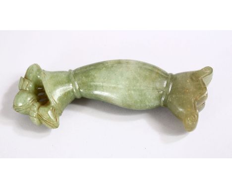 A GOOD 19TH CENTURY INDIAN CARVED JADE DAGGER HANDLE 13cm.