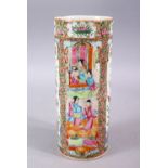 A 19TH / 20TH CENTURY CHINESE FAMILLE ROSE PORCELAIN SLEEVE VASE, decorated in typical canton